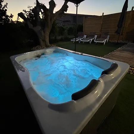 Privative Jacuzzi, 2 Jardins & Parking *